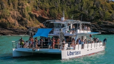 Passeio de Catamarã - Búzios 